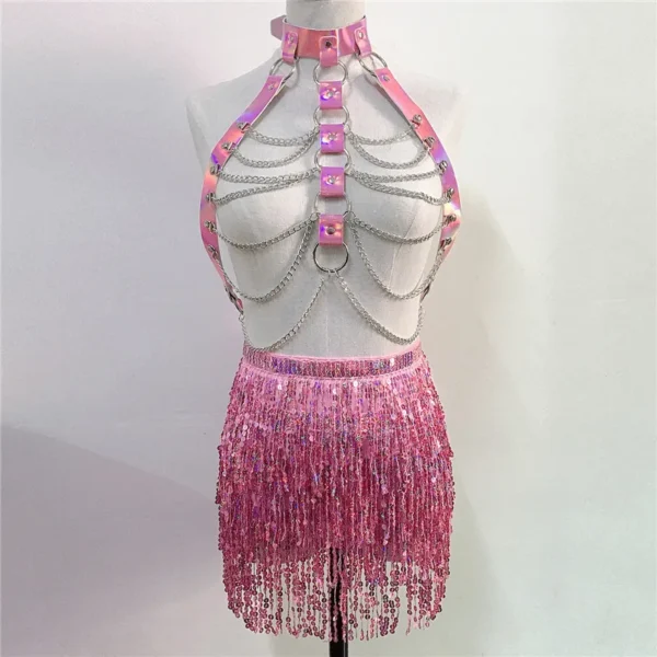 Ensemble Harnais en cuir, chaîne de poitrine en métal avec pompon, Mini jupe à paillettes - 140725/2258 – Image 8