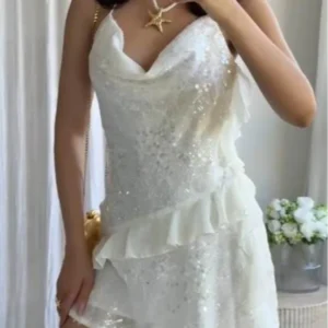 Robe de soirée volant et paillettes, col en V sans manche et dos nu - 140725/1054
