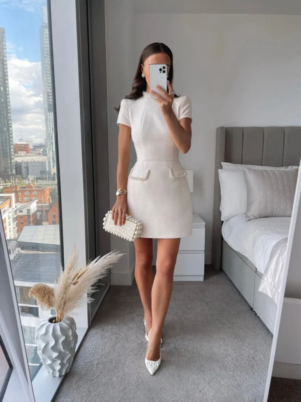 Robe courte en Tweed blanche élégante 140725/1007