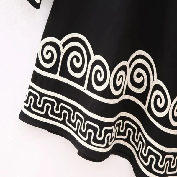 Robe courte et mache longue et large, motifs brodé - 140725/0958 – Image 6