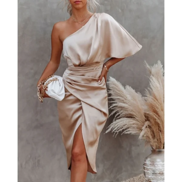 Robe longue froncée en Satin, épaule dénudée, manches chauve-souris, moulante, mi-longue - 050825/2230