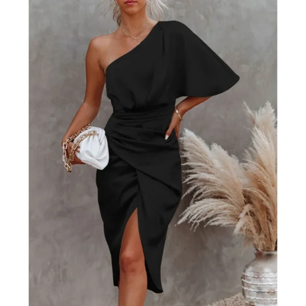 Robe longue froncée en Satin, épaule dénudée, manches chauve-souris, moulante, mi-longue - 050825/2230 – Image 4